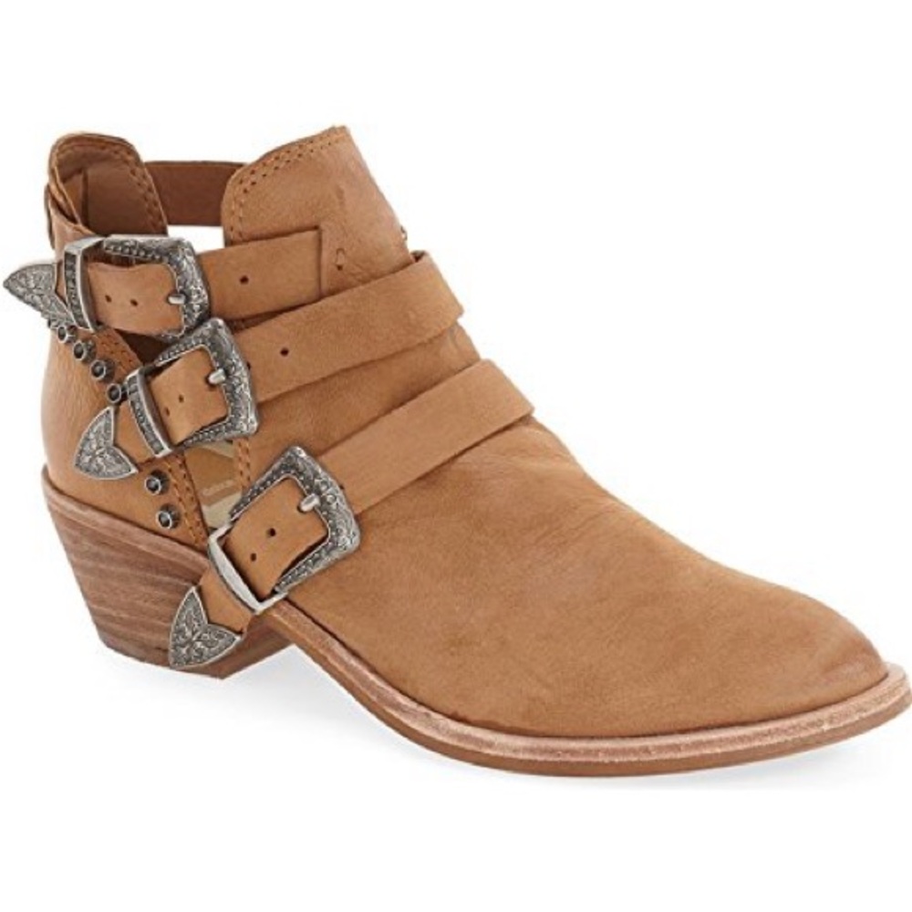 Dolce Vita Womens Spur Saddle Nubuck distressed with Buckle Accents